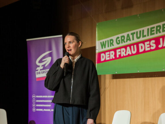 Lena Marie Glaser bei der Laudatio