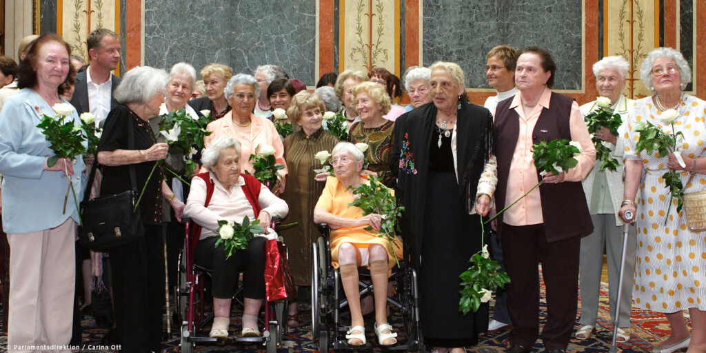 Die "Ravensbrückerinnen" bei einer Ehrung
