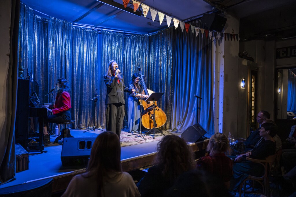 die Band Thrill Seekers als Trio