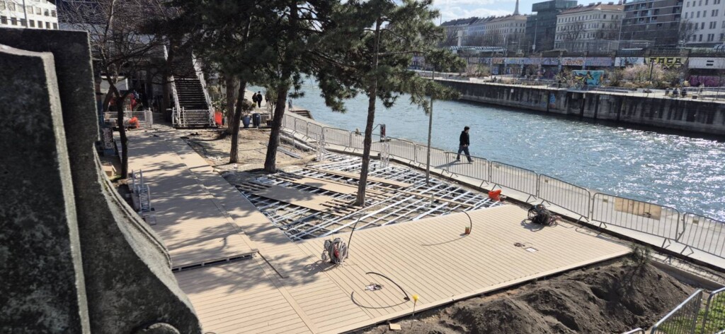 Bauarbeiten auf der Wiese beim Otto-Wagner-Schützenhaus