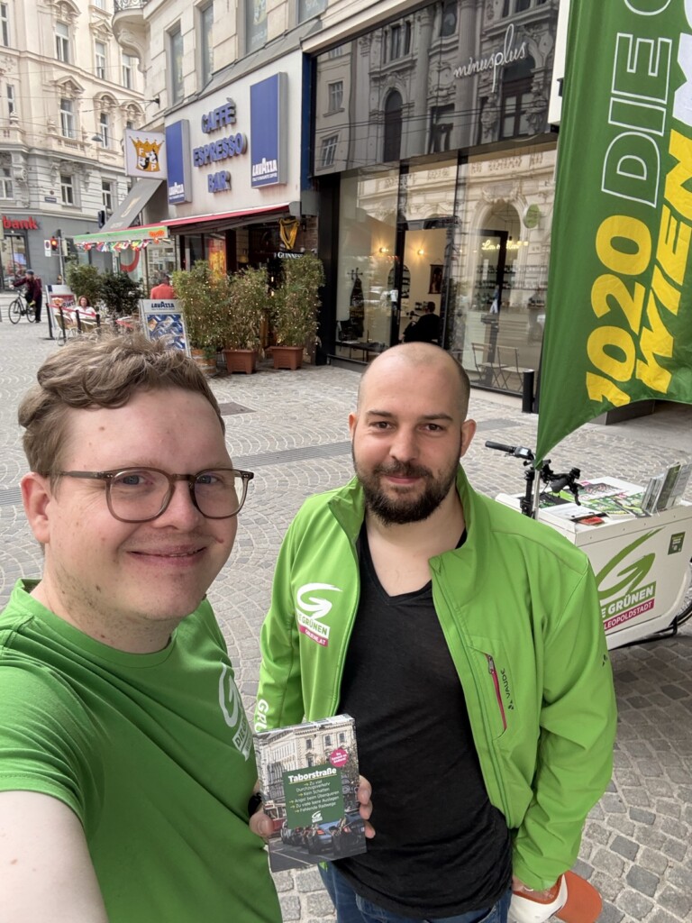 Bezirksrat Florian Tschebul und der Aktivist Maximilian Steiner im Einsatz für eine grüne Taborstraße
